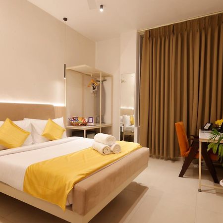 Hotel Varuna Varanasi Exteriör bild
