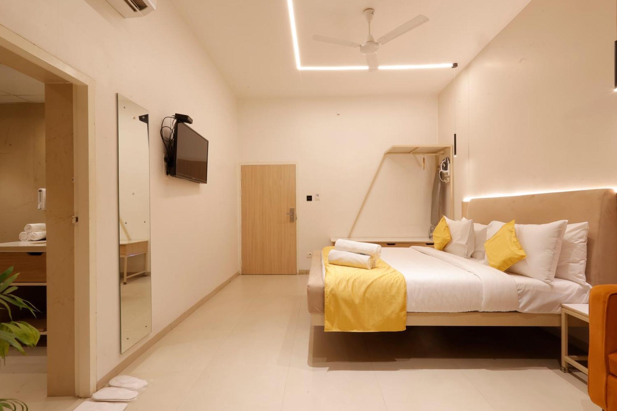 Hotel Varuna Varanasi Exteriör bild