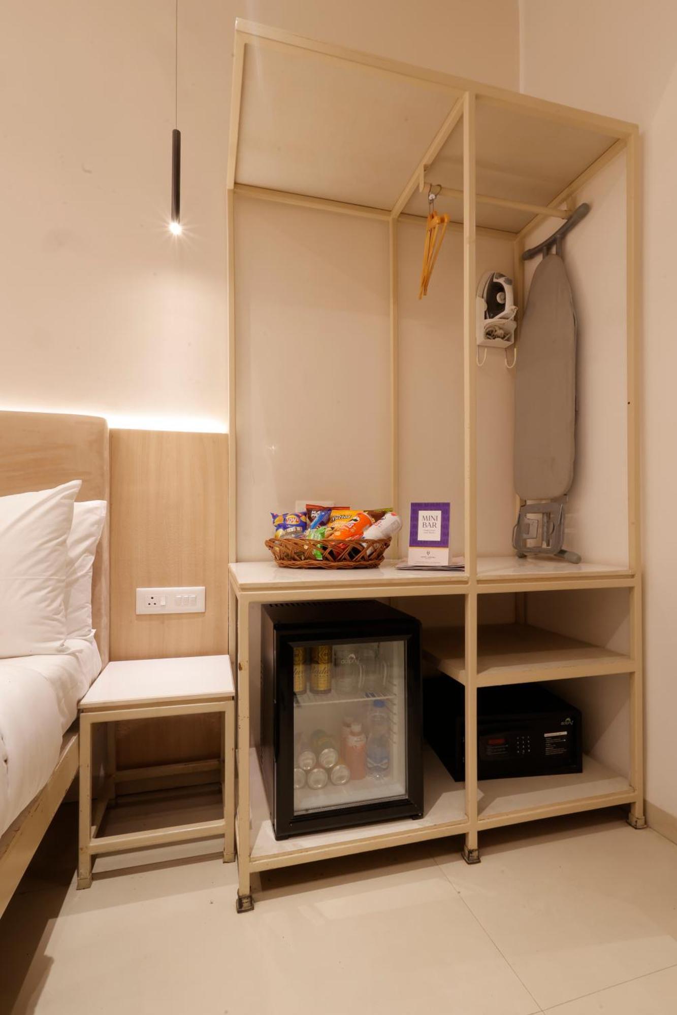 Hotel Varuna Varanasi Exteriör bild