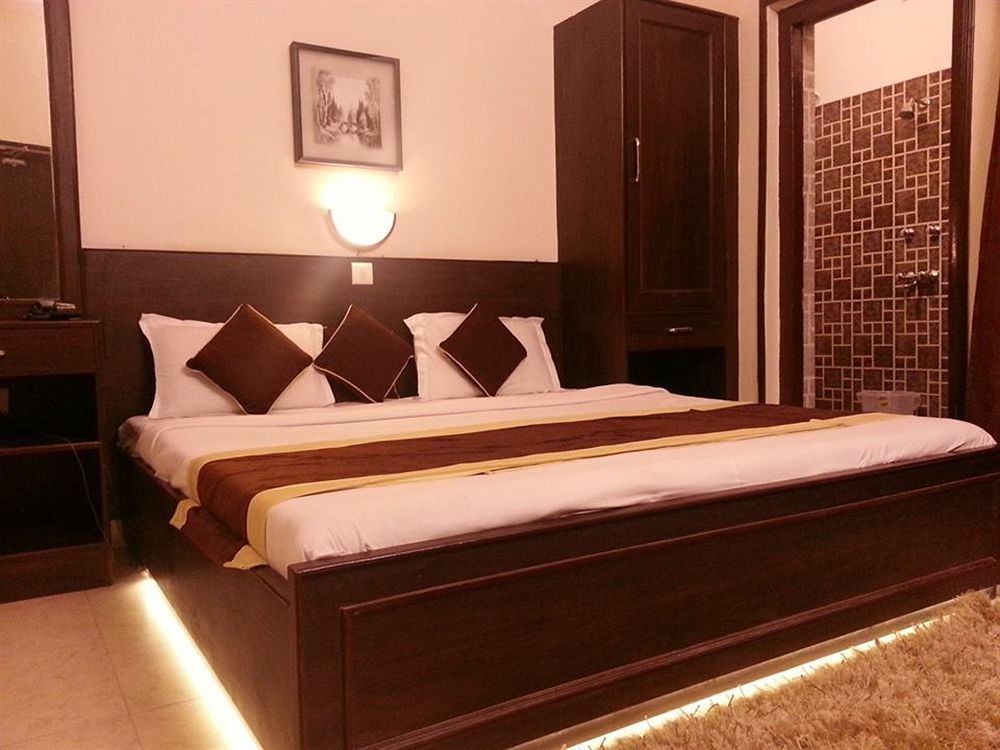 Hotel Varuna Varanasi Exteriör bild