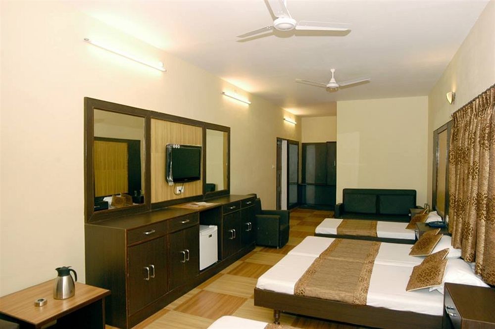 Hotel Varuna Varanasi Exteriör bild