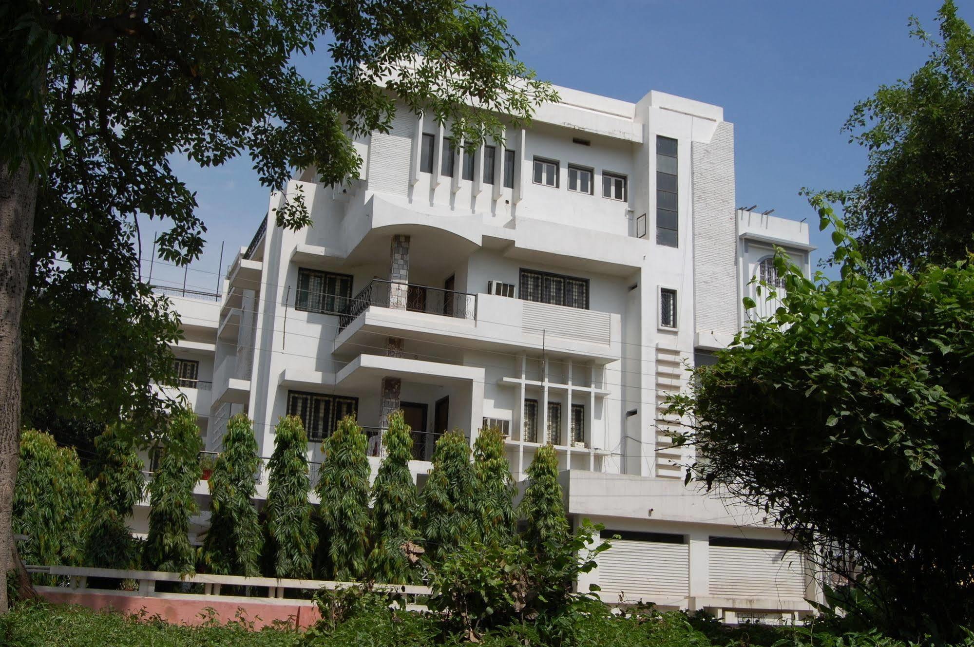 Hotel Varuna Varanasi Exteriör bild