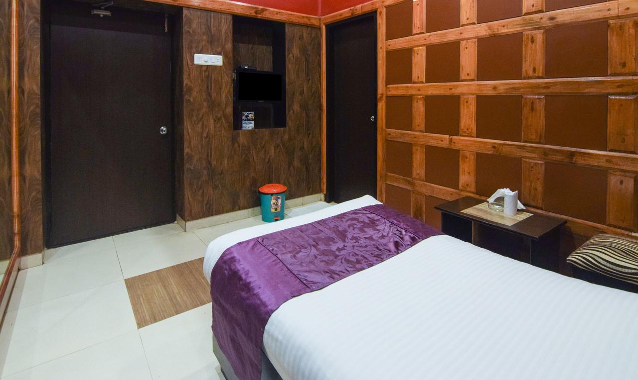 Hotel Varuna Varanasi Exteriör bild