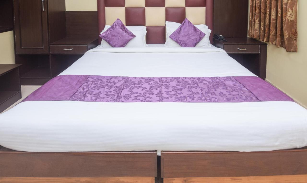 Hotel Varuna Varanasi Exteriör bild