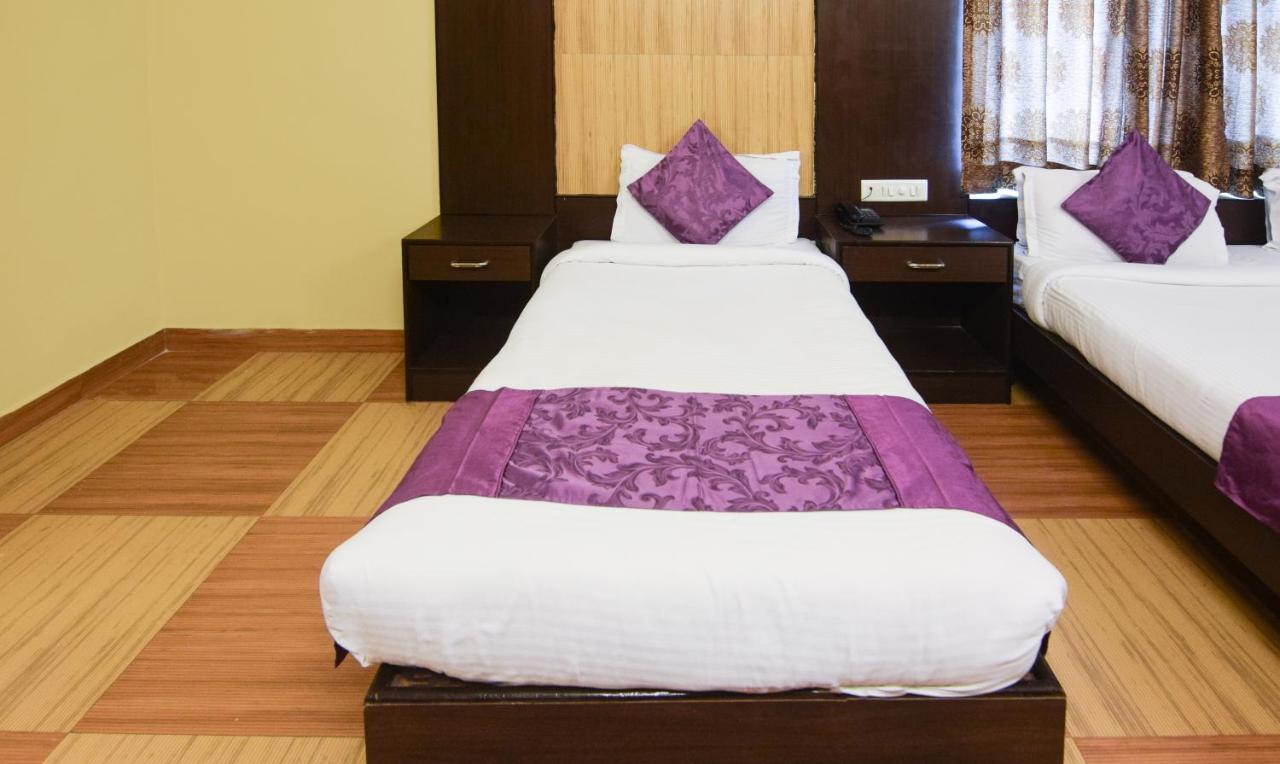 Hotel Varuna Varanasi Exteriör bild