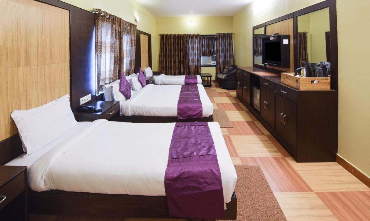 Hotel Varuna Varanasi Exteriör bild