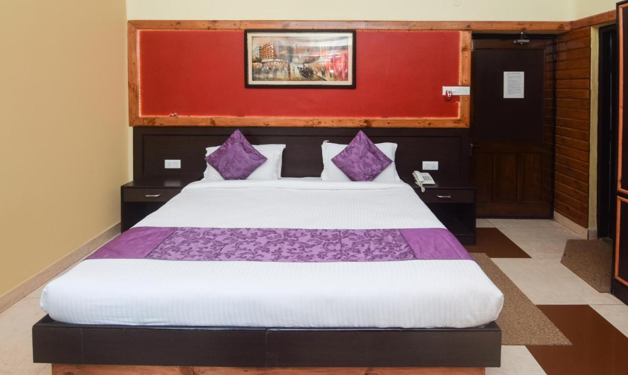 Hotel Varuna Varanasi Exteriör bild