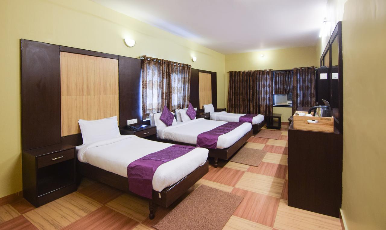 Hotel Varuna Varanasi Exteriör bild